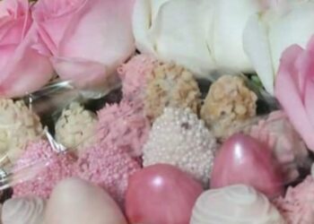 Buquê de Rosas com morangos banhados