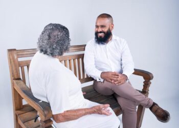 Cuidar de Pessoas Idosas: dicas práticas pra aliviar a sobrecarga mental