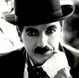 CHARLES CHAPLIN: O MAIS FAMOSO ARTISTA CINEMATOGRÁFICO DA ERA DO CINEMA MUDO