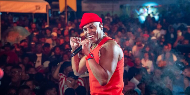 Flavinho e a CaSamba retorna em agosto com show especial da Banda Pagod’art