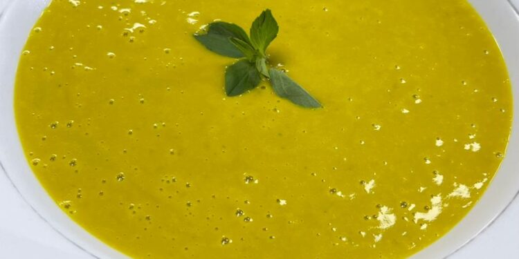 Creme de Cabotiá com Alho-poró e Manjericão