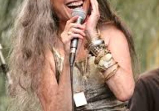 Maria Bethânia: quando tudo começou na música?