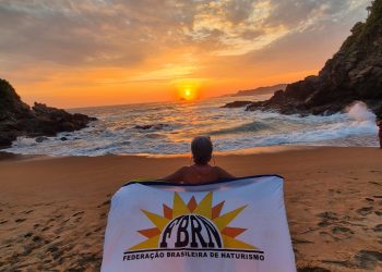 Naturismo como Geografia Afetiva: lugares aonde o corpo repousa