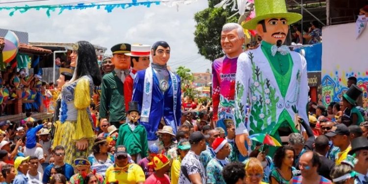 Bonecos Gigantes de Olinda: Tradição e Cultura de Pernambuco