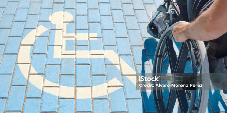 Entre a Lei e a realidade: a acessibilidade como condição para o exercício do direito fundamental de ir e vir das pessoas com deficiência