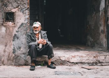 Direitos Sociais Invisíveis: O que a desinformação tira do cidadão todos os dias