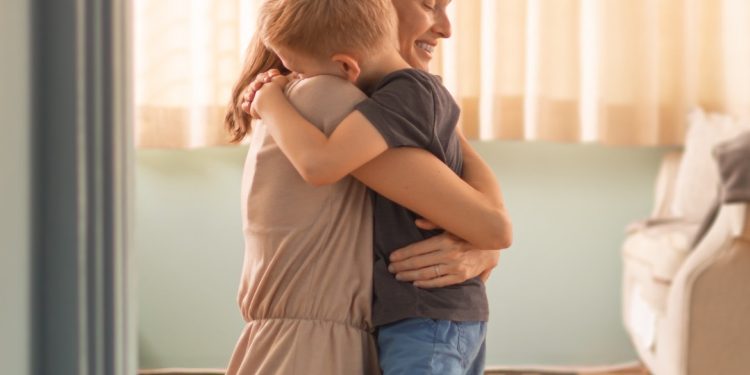 As mães solo no Brasil: entre a sobrecarga e a coragem de recomeçar