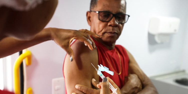 Bahia amplia vacinação contra influenza para toda a população acima de 6 meses de idade nos 417 municípios