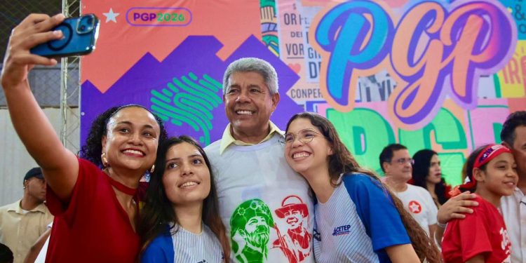 “Nada para a juventude sem a juventude” defende Jerônimo em Juazeiro