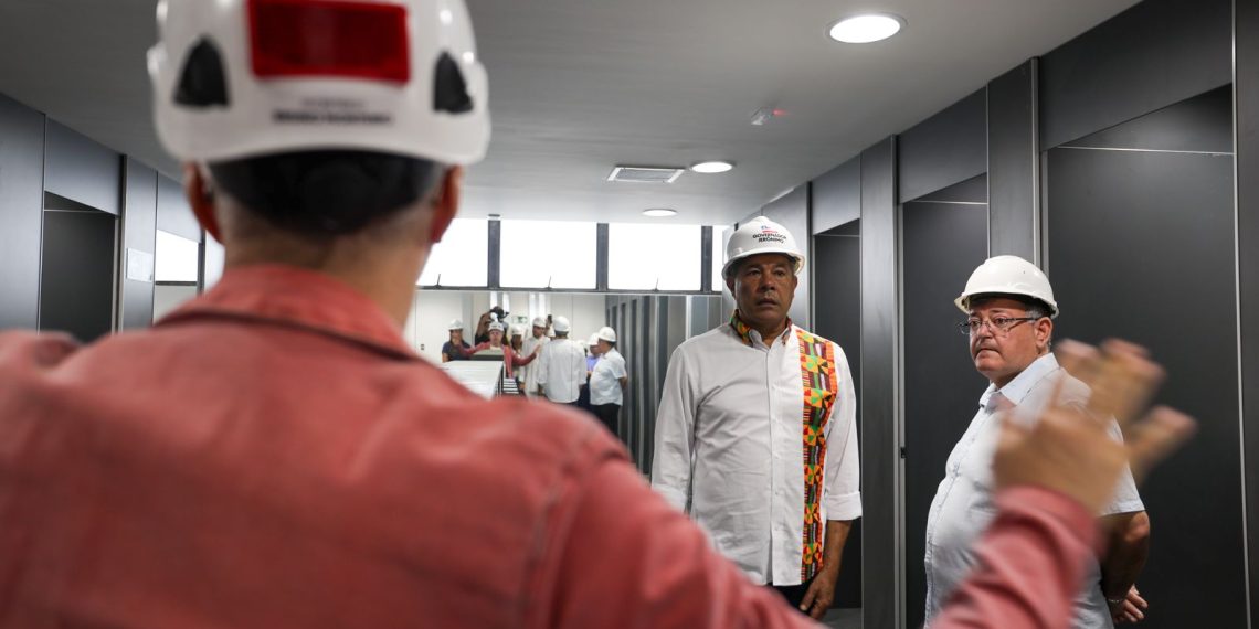 Jerônimo Rodrigues visita obra do Teatro Castro Alves que reabre ao público em 1° de julho