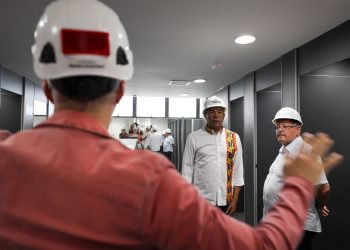 Jerônimo Rodrigues visita obra do Teatro Castro Alves que reabre ao público em 1° de julho