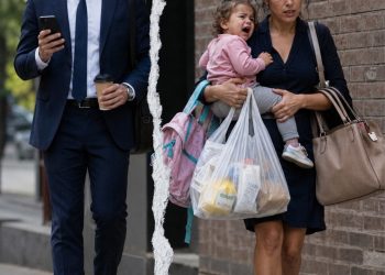O peso que a mulher carrega sendo mãe solo versus o genitor