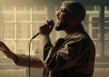 Ton Carfi aposta em influências da black music em álbum acústico surpreendente