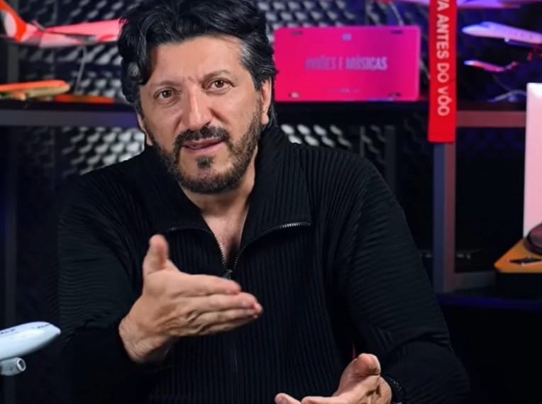 Lito Sousa: “Saudações Aeronáuticas” e “Senta que lá vem história”